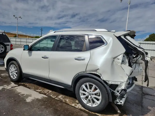 KNMAT2MV2JP500974 2018 NISSAN ROGUE - Image 2