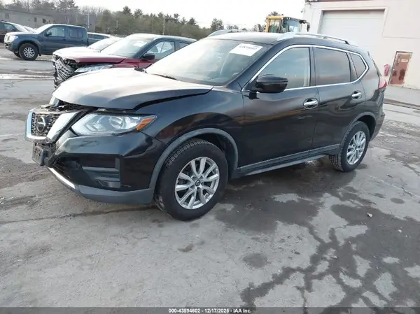 KNMAT2MV2JP506760 2018 NISSAN ROGUE - Image 2