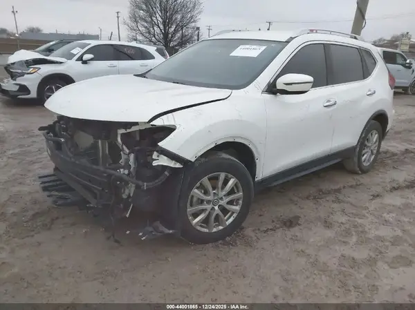 KNMAT2MV2JP512994 2018 NISSAN ROGUE - Image 2