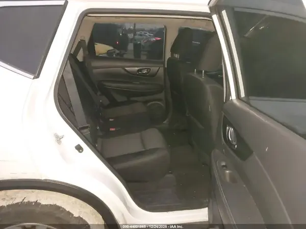 KNMAT2MV2JP512994 2018 NISSAN ROGUE - Image 8
