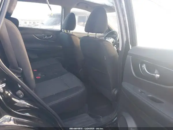 KNMAT2MV2JP515684 2018 NISSAN ROGUE - Image 8