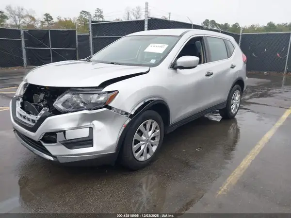 KNMAT2MV2JP518651 2018 NISSAN ROGUE - Image 2