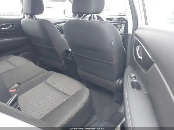 KNMAT2MV2JP518651 2018 NISSAN ROGUE - Image 8