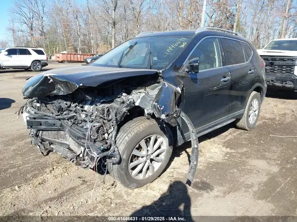 KNMAT2MV2JP523011 2018 NISSAN ROGUE - Image 2