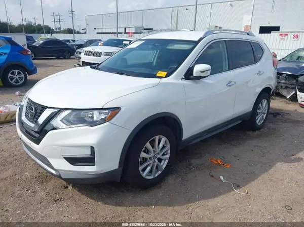 KNMAT2MV2JP526460 2018 NISSAN ROGUE - Image 2