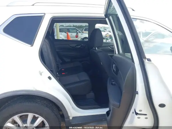 KNMAT2MV2JP526460 2018 NISSAN ROGUE - Image 8