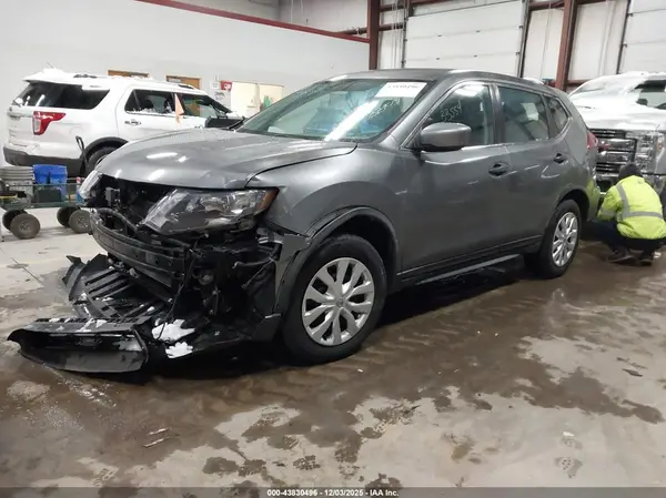 KNMAT2MV2JP533554 2018 NISSAN ROGUE - Image 2