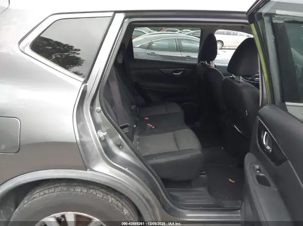 KNMAT2MV2JP549916 2018 NISSAN ROGUE - Image 8
