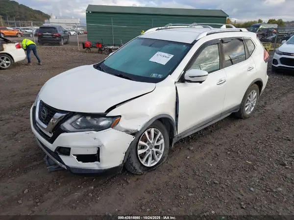 KNMAT2MV2JP553335 2018 NISSAN ROGUE - Image 2