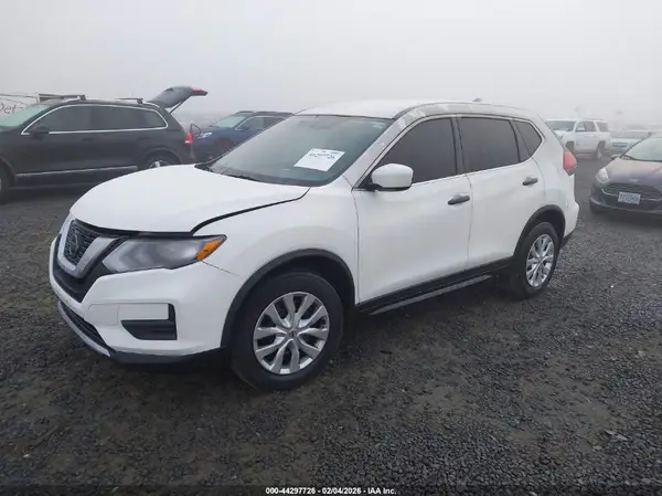 KNMAT2MV2JP553447 2018 NISSAN ROGUE - Image 2