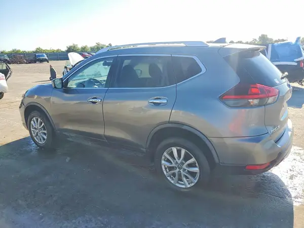 KNMAT2MV2JP555912 2018 NISSAN ROGUE - Image 2