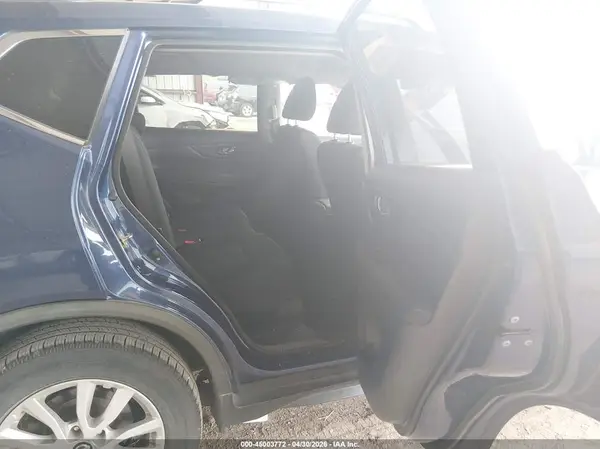 KNMAT2MV2JP556526 2018 NISSAN ROGUE - Image 8