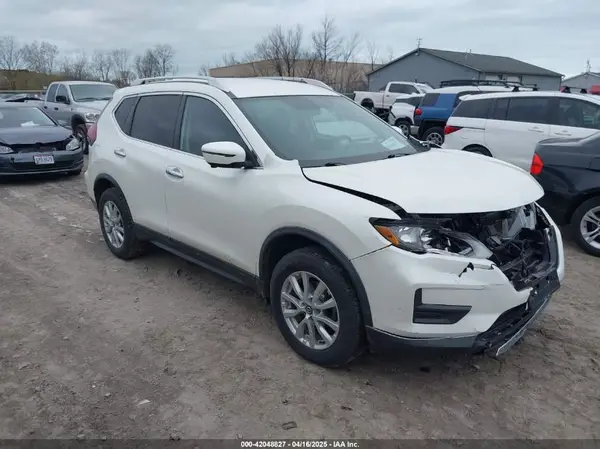 KNMAT2MV2JP556770 2018 NISSAN ROGUE - Image 1