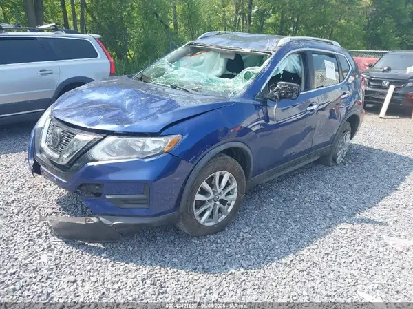KNMAT2MV2JP557658 2018 NISSAN ROGUE - Image 2