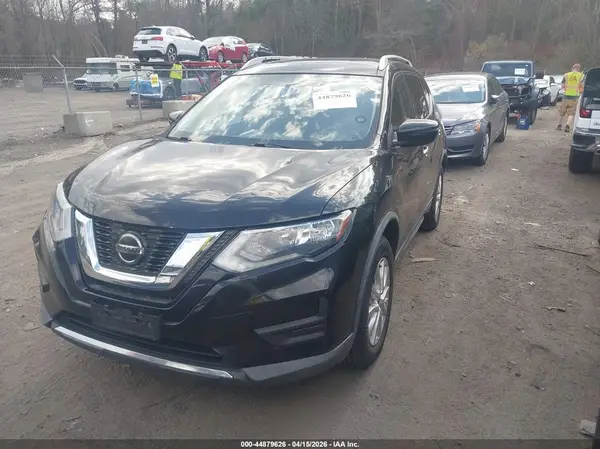 KNMAT2MV2JP562388 2018 NISSAN ROGUE - Image 2