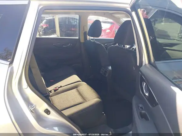 KNMAT2MV2JP567610 2018 NISSAN ROGUE - Image 8