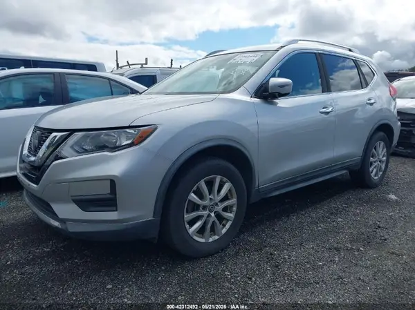 KNMAT2MV2JP572872 2018 NISSAN ROGUE - Image 2