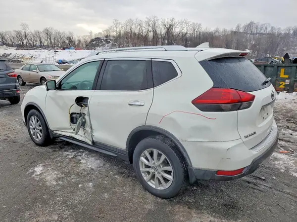 KNMAT2MV2JP575996 2018 NISSAN ROGUE - Image 2