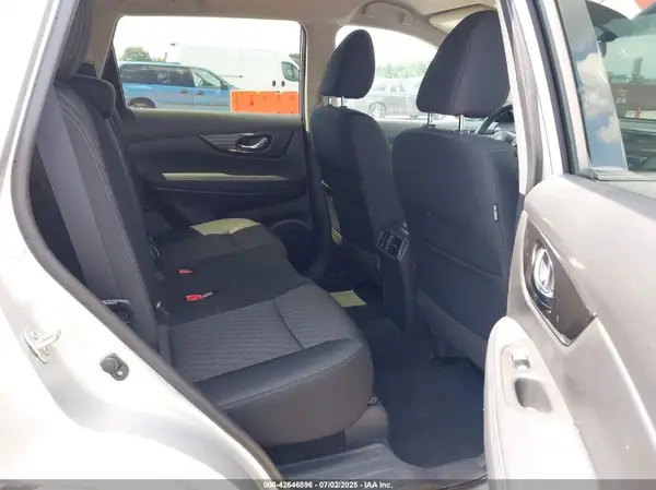 KNMAT2MV2JP578025 2018 NISSAN ROGUE - Image 8