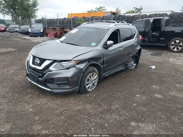KNMAT2MV2JP582561 2018 NISSAN ROGUE - Image 2