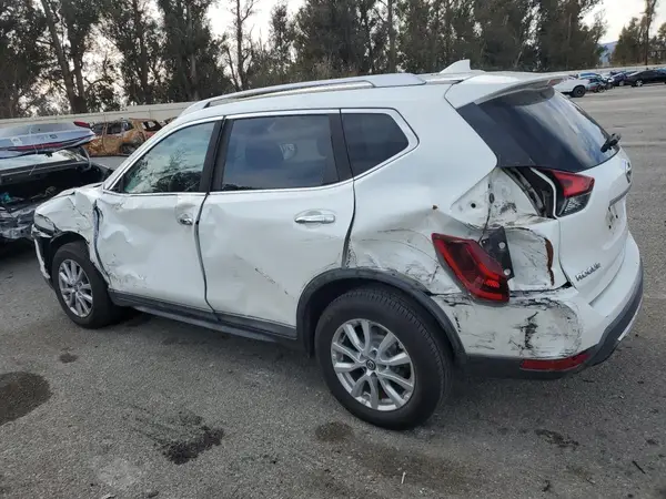 KNMAT2MV2JP587498 2018 NISSAN ROGUE - Image 2