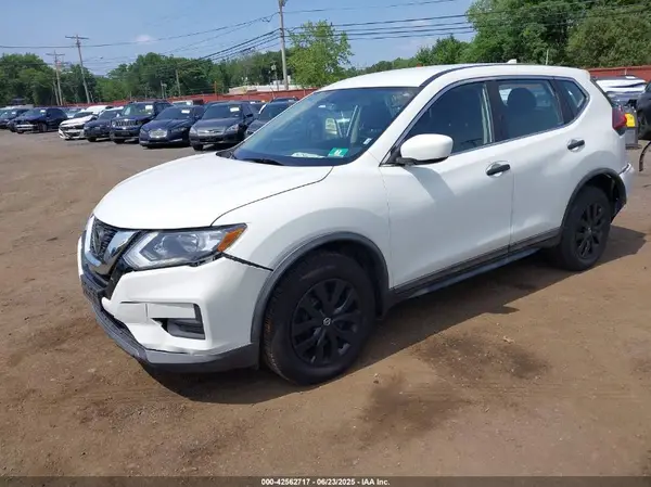 KNMAT2MV2JP589574 2018 NISSAN ROGUE - Image 2