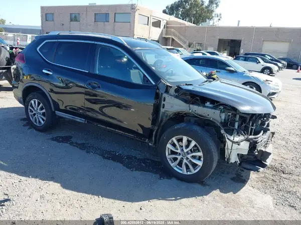 KNMAT2MV2JP590157 2018 NISSAN ROGUE - Image 1