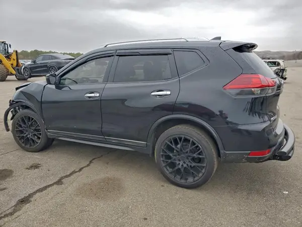 KNMAT2MV2JP590367 2018 NISSAN ROGUE - Image 2