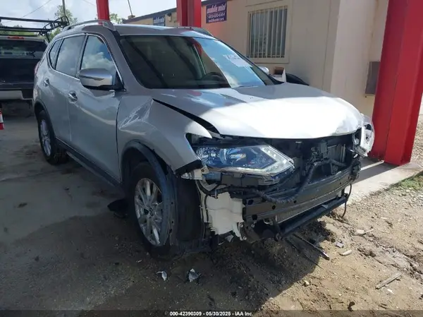 KNMAT2MV2JP591325 2018 NISSAN ROGUE - Image 1