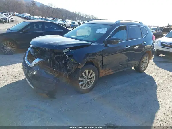 KNMAT2MV2JP592698 2018 NISSAN ROGUE - Image 2