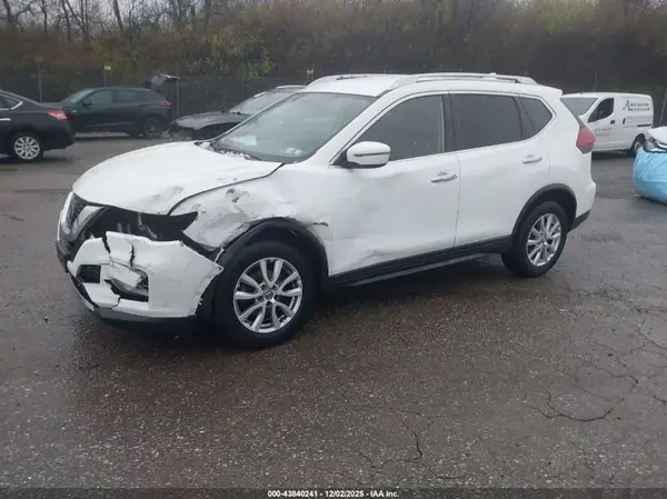 KNMAT2MV2JP593687 2018 NISSAN ROGUE - Image 2