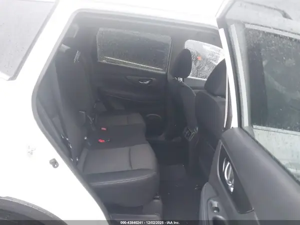 KNMAT2MV2JP593687 2018 NISSAN ROGUE - Image 8