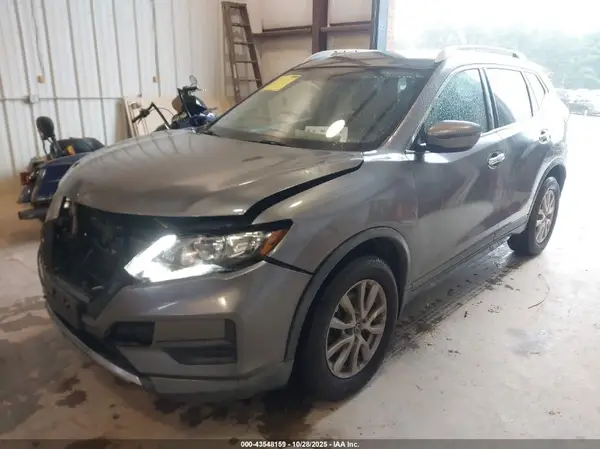 KNMAT2MV2JP597898 2018 NISSAN ROGUE - Image 2