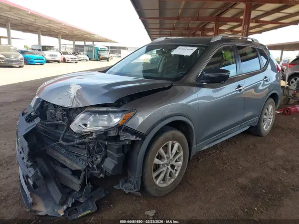 KNMAT2MV2JP598971 2018 NISSAN ROGUE - Image 2