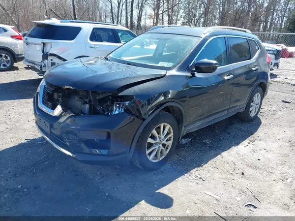 KNMAT2MV2JP599134 2018 NISSAN ROGUE - Image 2