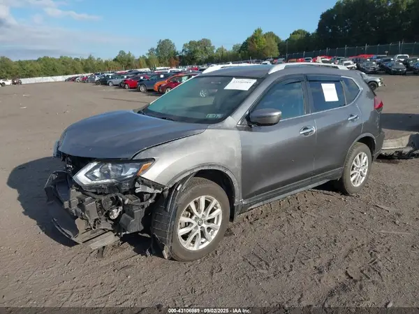 KNMAT2MV2JP601125 2018 NISSAN ROGUE - Image 2
