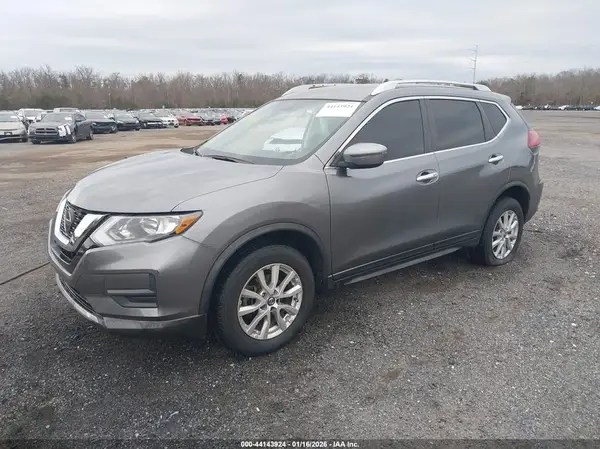 KNMAT2MV2JP601870 2018 NISSAN ROGUE - Image 2