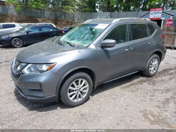 KNMAT2MV2JP602615 2018 NISSAN ROGUE - Image 2