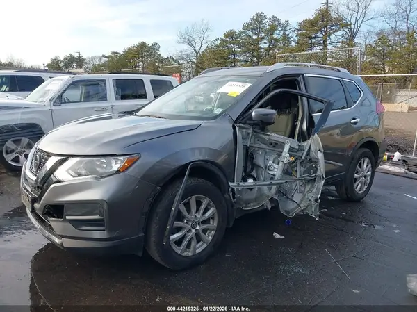 KNMAT2MV2JP608320 2018 NISSAN ROGUE - Image 2