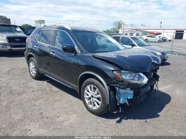 KNMAT2MV2JP611489 2018 NISSAN ROGUE - Image 1