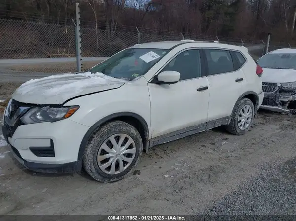 KNMAT2MV3HP501853 2017 NISSAN ROGUE - Image 2