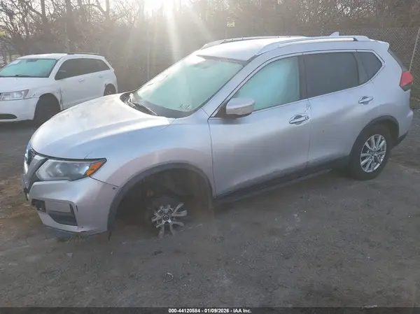 KNMAT2MV3HP507135 2017 NISSAN ROGUE - Image 2