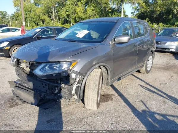 KNMAT2MV3HP508074 2017 NISSAN ROGUE - Image 2