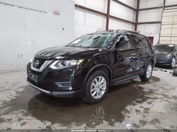 KNMAT2MV3HP540569 2017 NISSAN ROGUE - Image 2