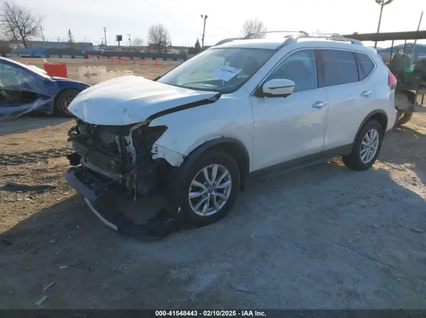 KNMAT2MV3HP553323 2017 NISSAN ROGUE - Image 2