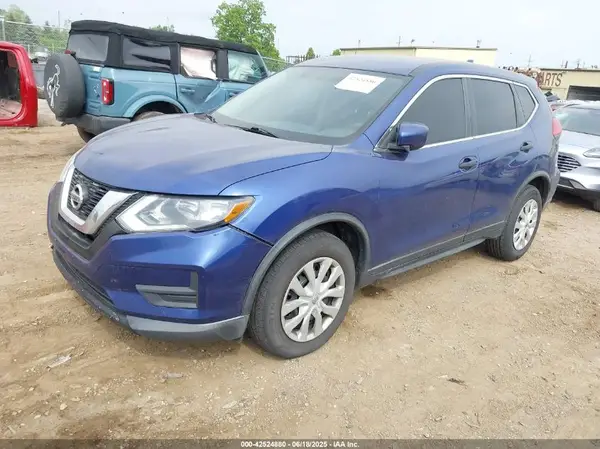 KNMAT2MV3HP560207 2017 NISSAN ROGUE - Image 2