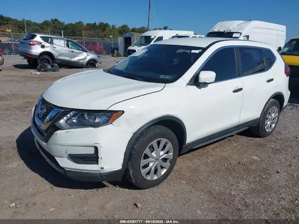 KNMAT2MV3HP560563 2017 NISSAN ROGUE - Image 2