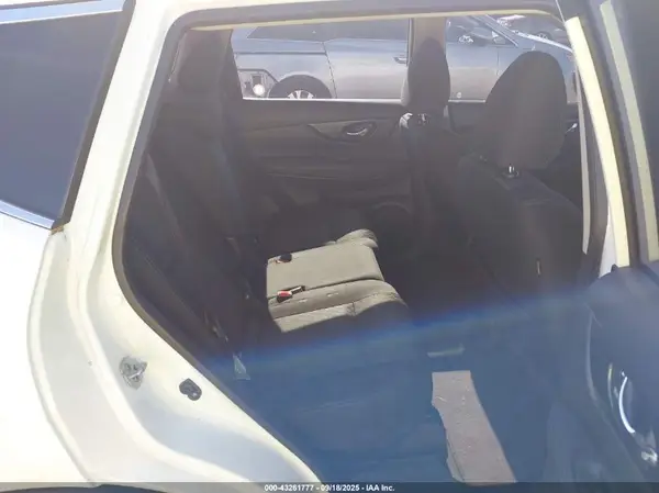 KNMAT2MV3HP560563 2017 NISSAN ROGUE - Image 8