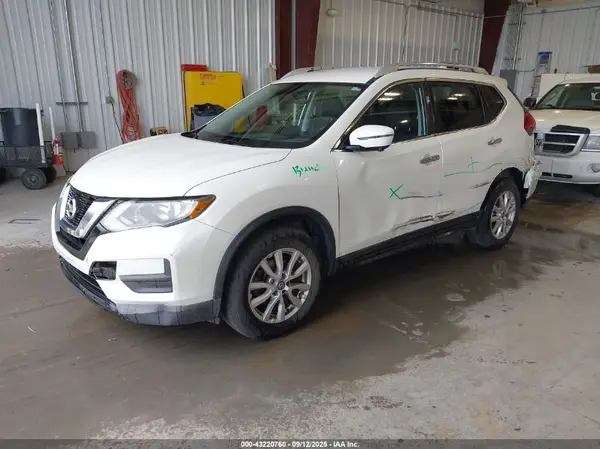 KNMAT2MV3HP560952 2017 NISSAN ROGUE - Image 2