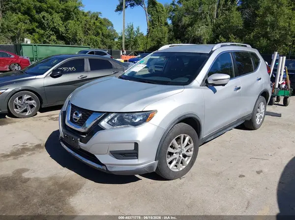 KNMAT2MV3HP563141 2017 NISSAN ROGUE - Image 2